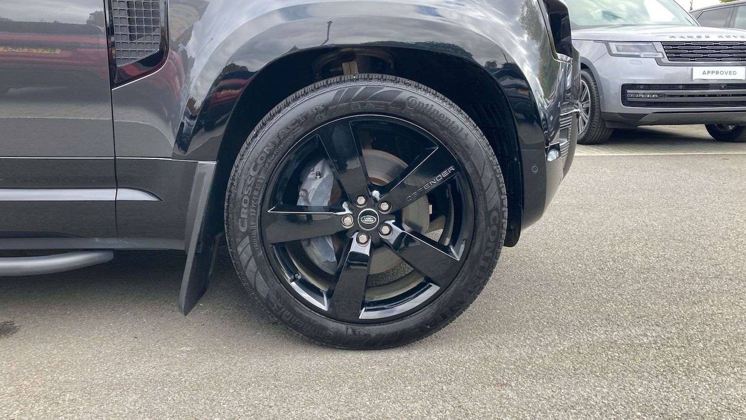 Used Land Rover Defender 2024 for sale - 76460242: Photo 8