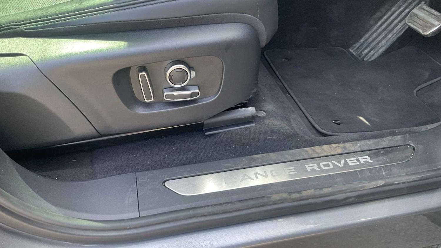 Used Land Rover Range Rover Evoque 2024 for sale - 76459885: Photo 27