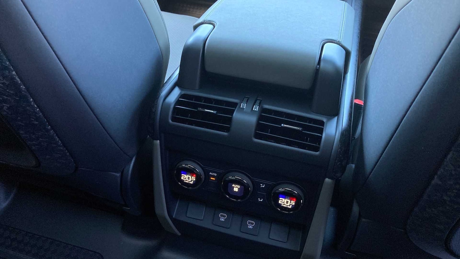 Used Land Rover Defender 2025 for sale - 77706718: Photo 18