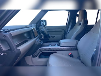 Used Land Rover Defender 2025 for sale - 77706718: Photo