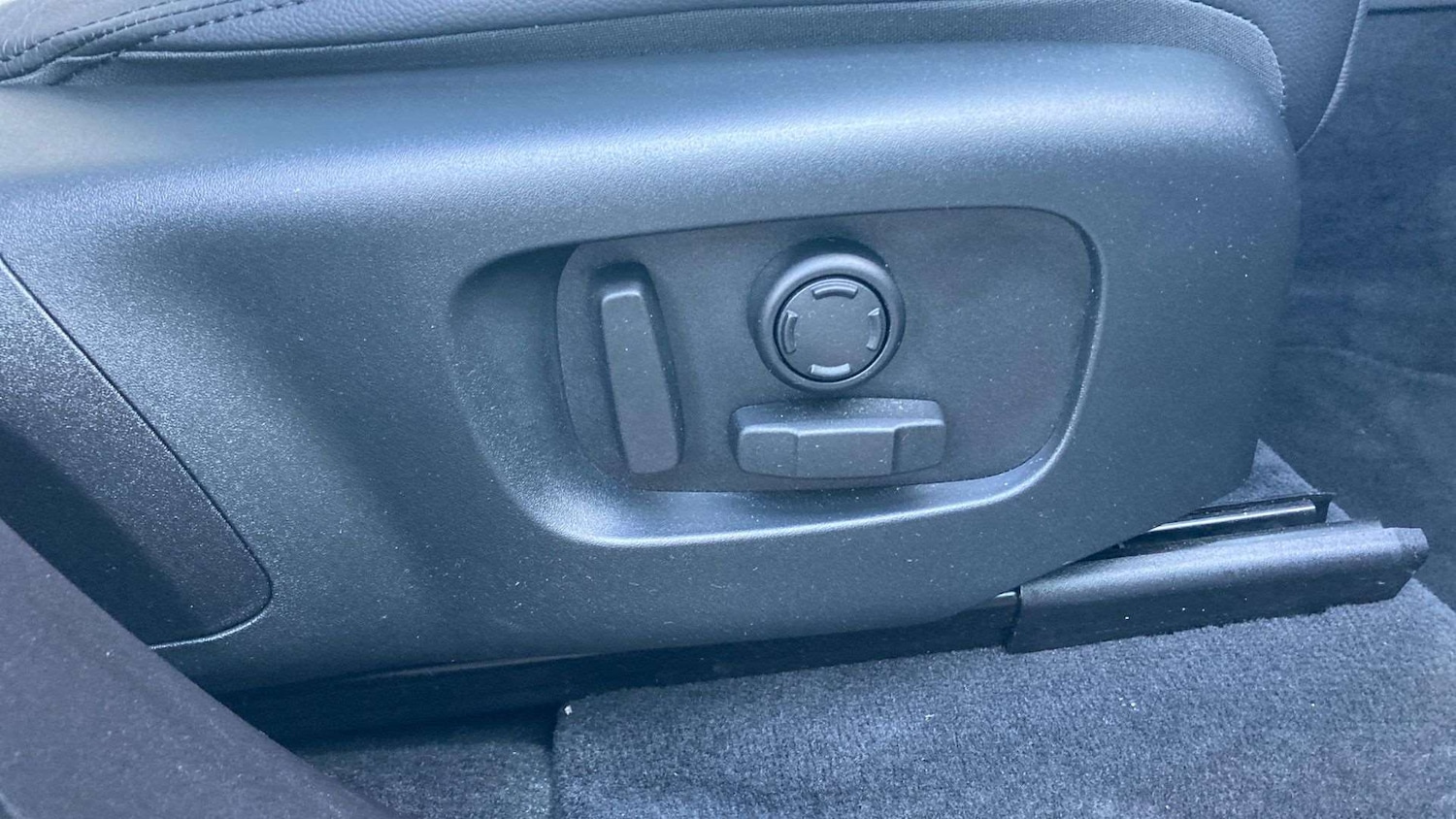 Used Land Rover Range Rover Velar 2023 for sale - 76460549: Photo 32