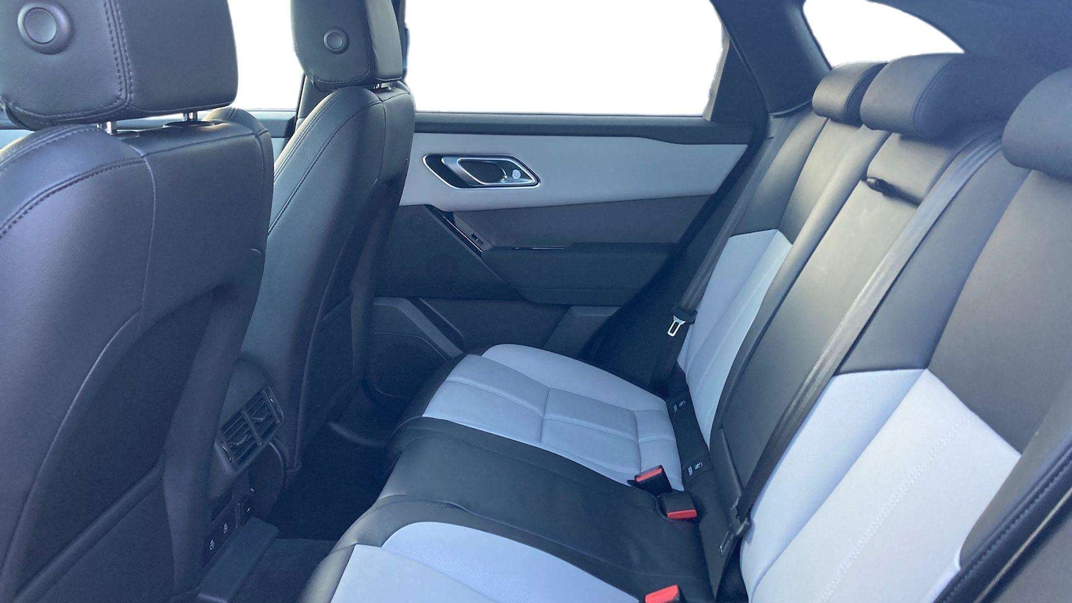 Used Land Rover Range Rover Velar 2023 for sale - 76460549: Photo 4