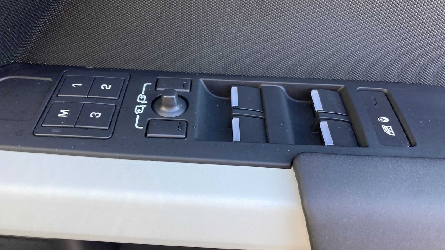 Used Land Rover Defender 2024 for sale - 76460257: Photo 25