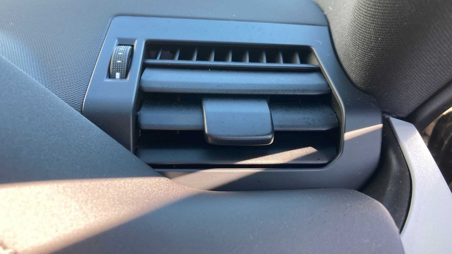 Used Land Rover Defender 2024 for sale - 76460257: Photo 32