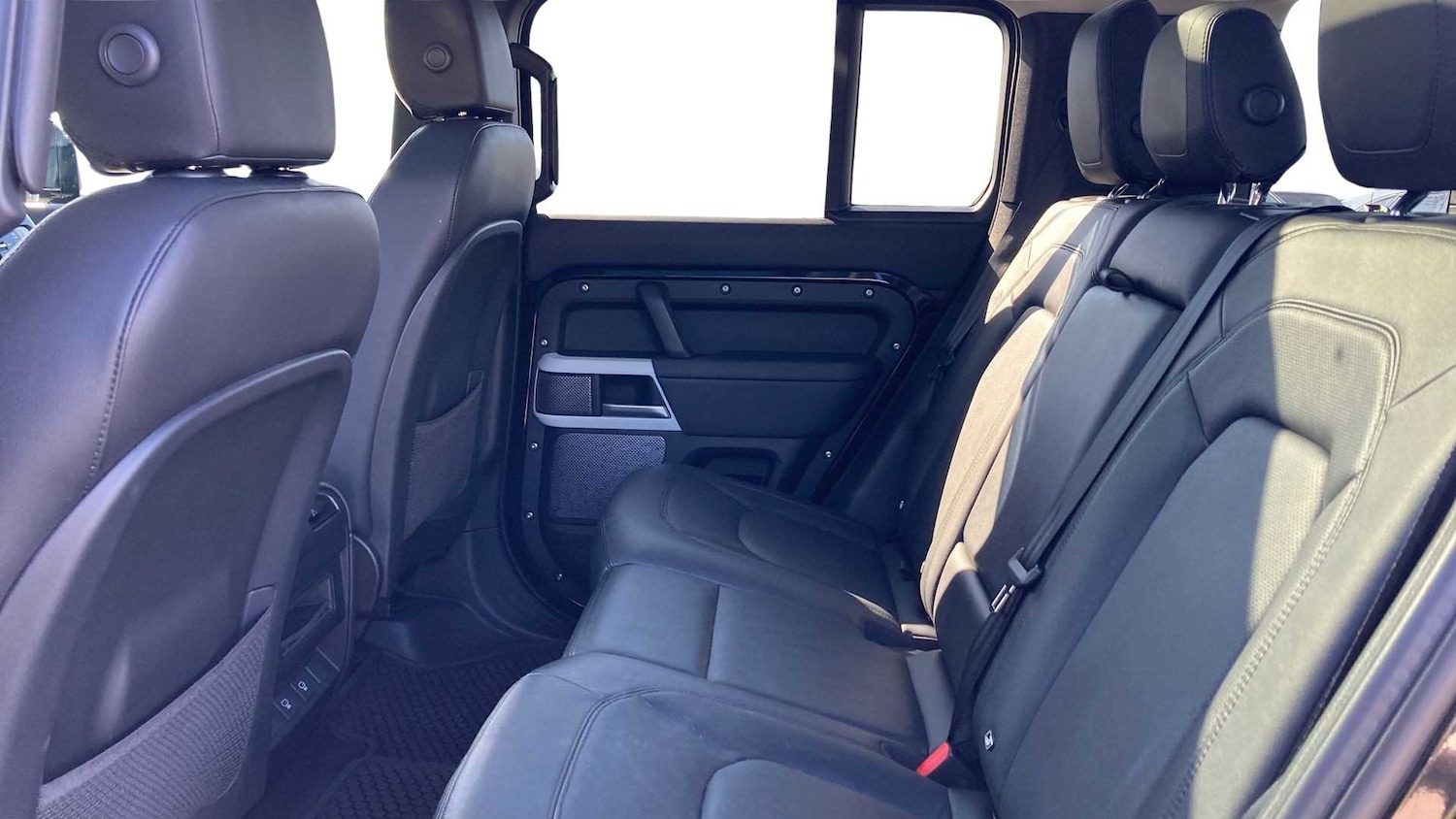 Used Land Rover Defender 2024 for sale - 76460257: Photo 4