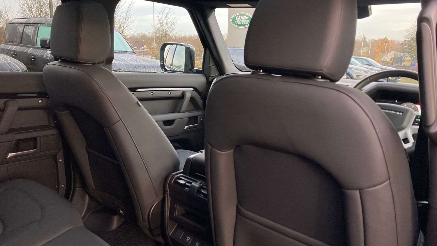 Used Land Rover Defender 2025 for sale - 76761104: Photo 32