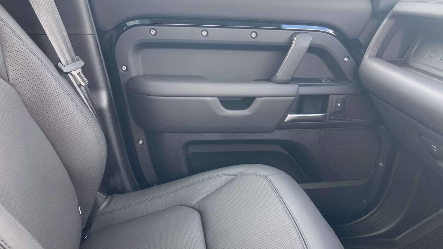 Used Land Rover Defender 2025 for sale - 76501914: Photo 22