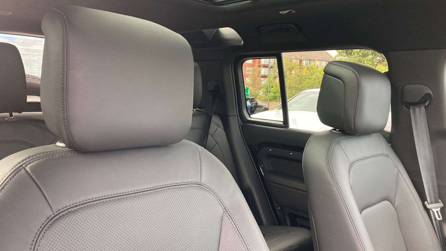 Used Land Rover Defender 2025 for sale - 76501914: Photo 27