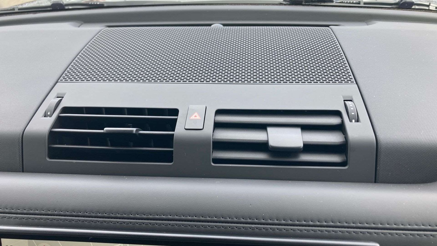 Used Land Rover Defender 2025 for sale - 76501914: Photo 28