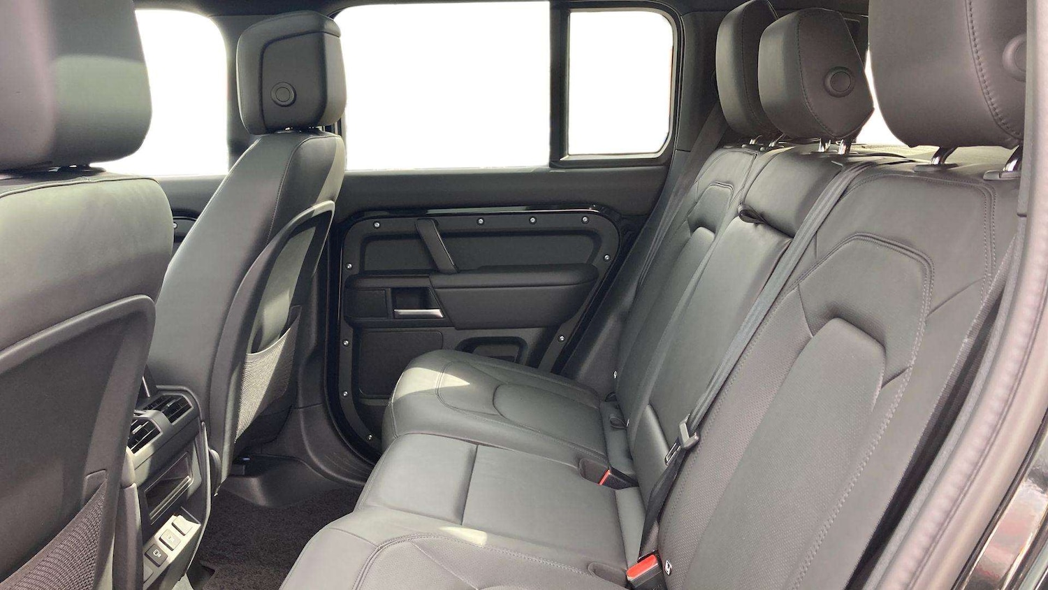 Used Land Rover Defender 2025 for sale - 76501914: Photo 4