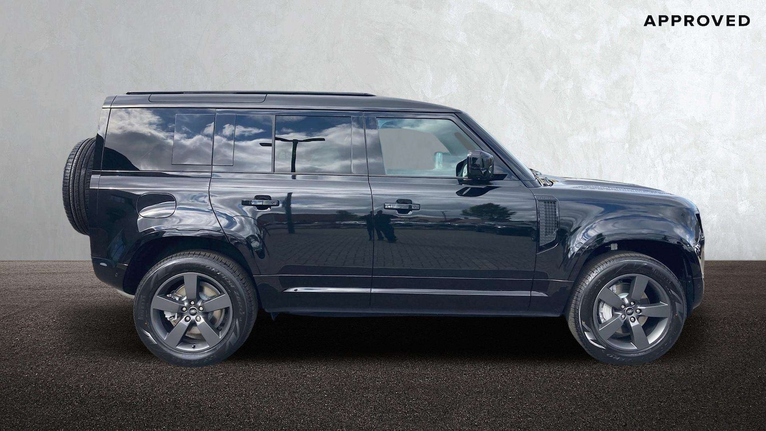 Used Land Rover Defender 2025 for sale - 76501914: Photo 5