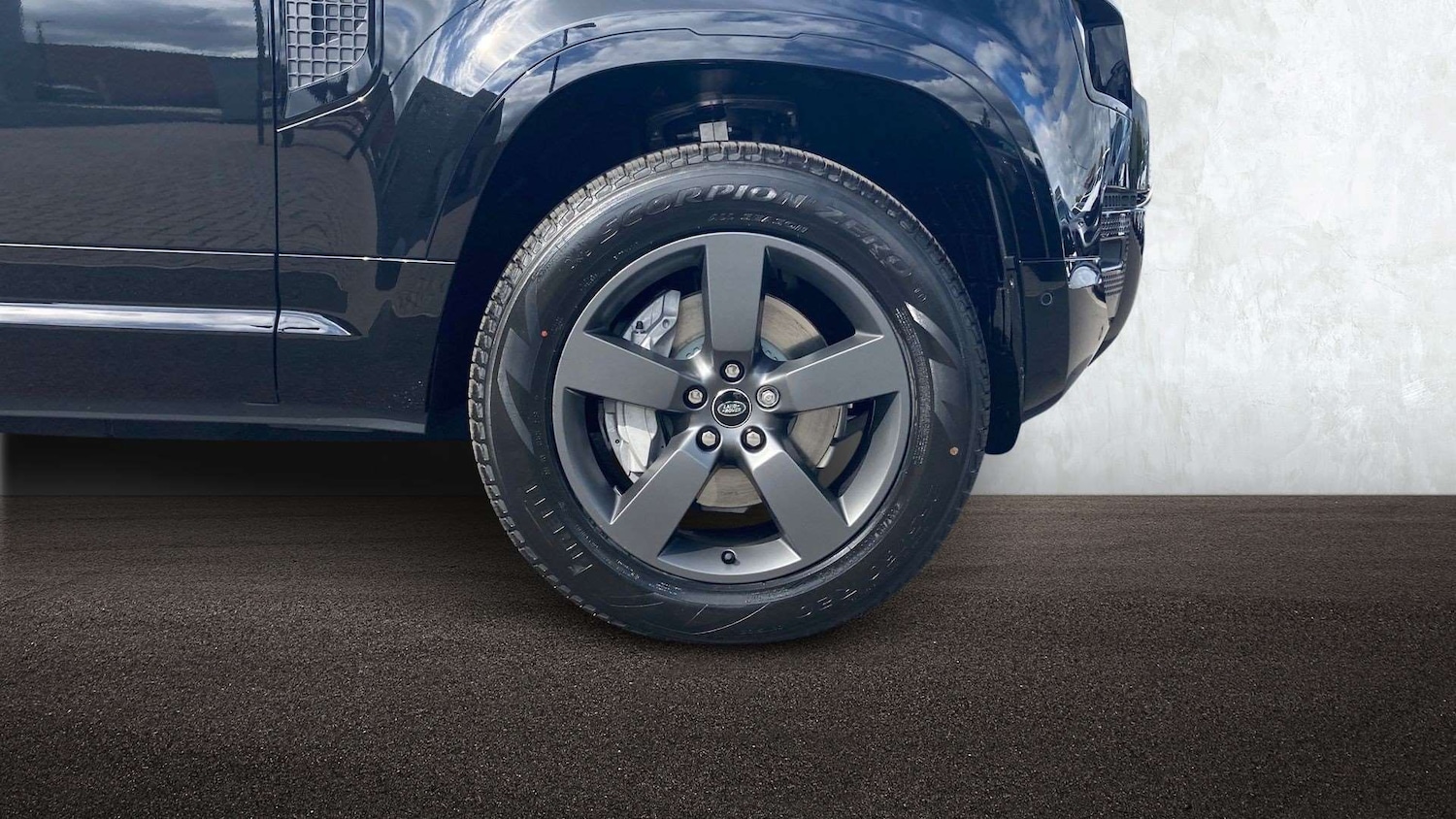 Used Land Rover Defender 2025 for sale - 76501914: Photo 8