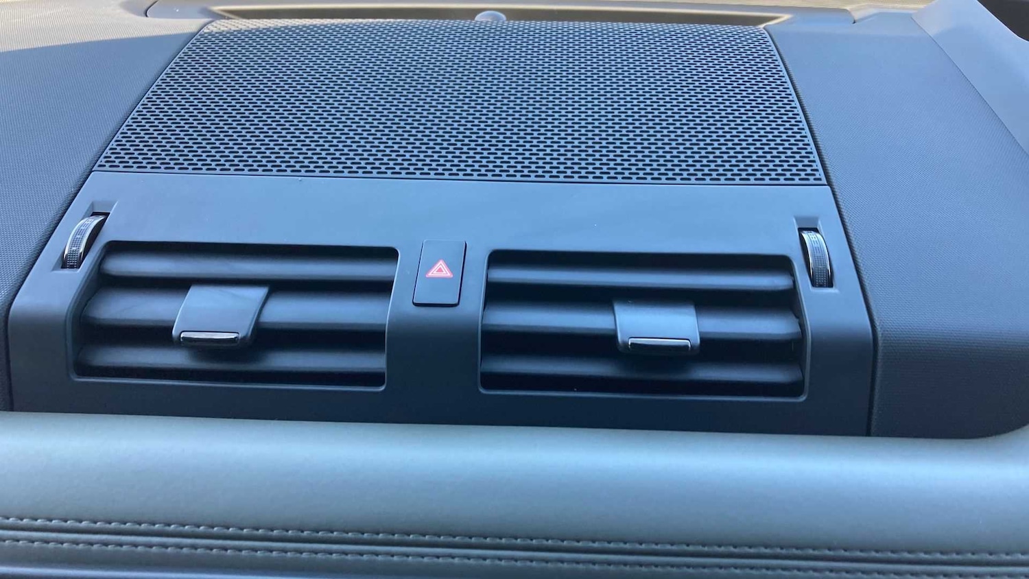 Used Land Rover Defender 2025 for sale - 76460123: Photo 24