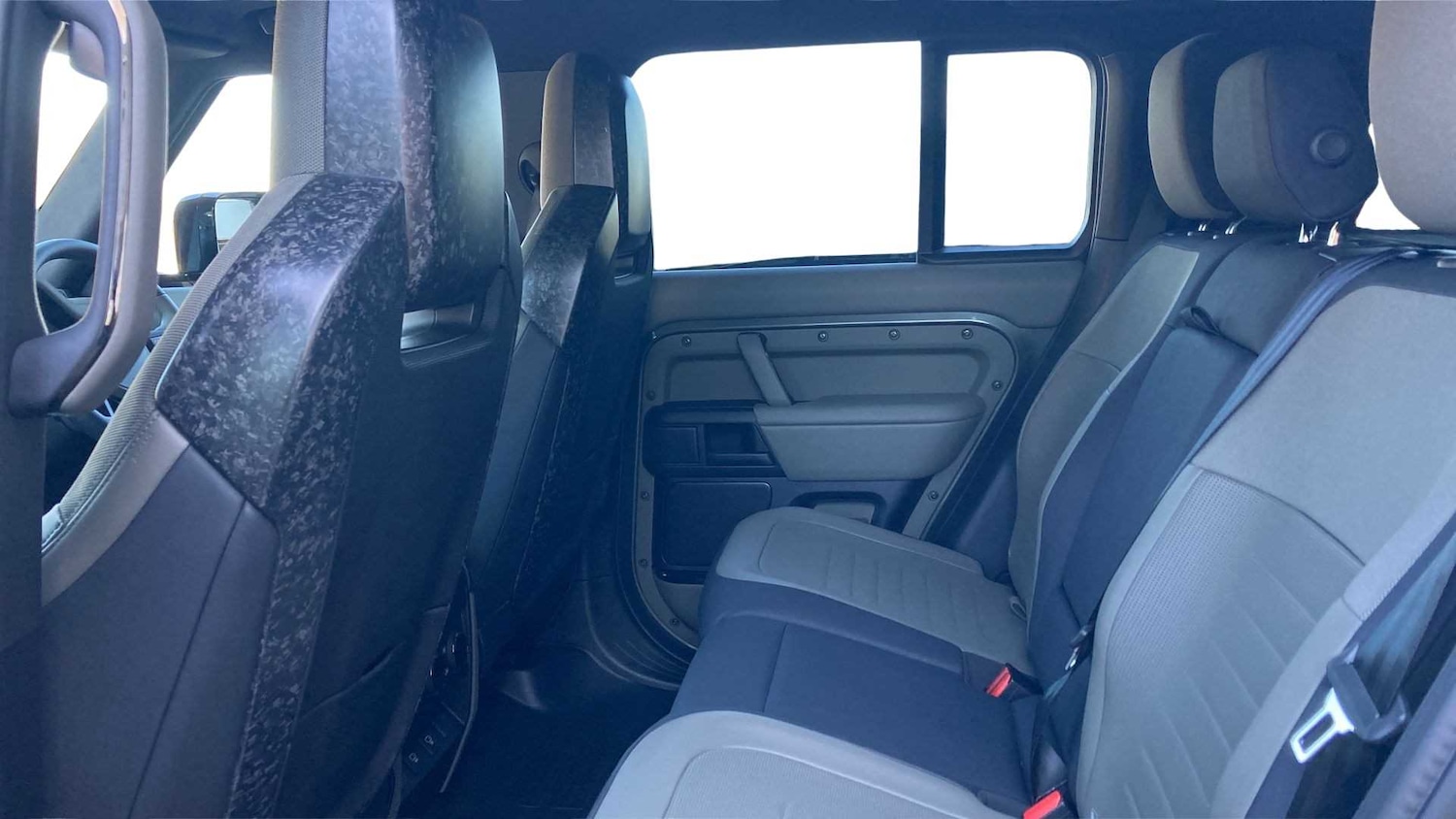 Used Land Rover Defender 2025 for sale - 76460123: Photo 4