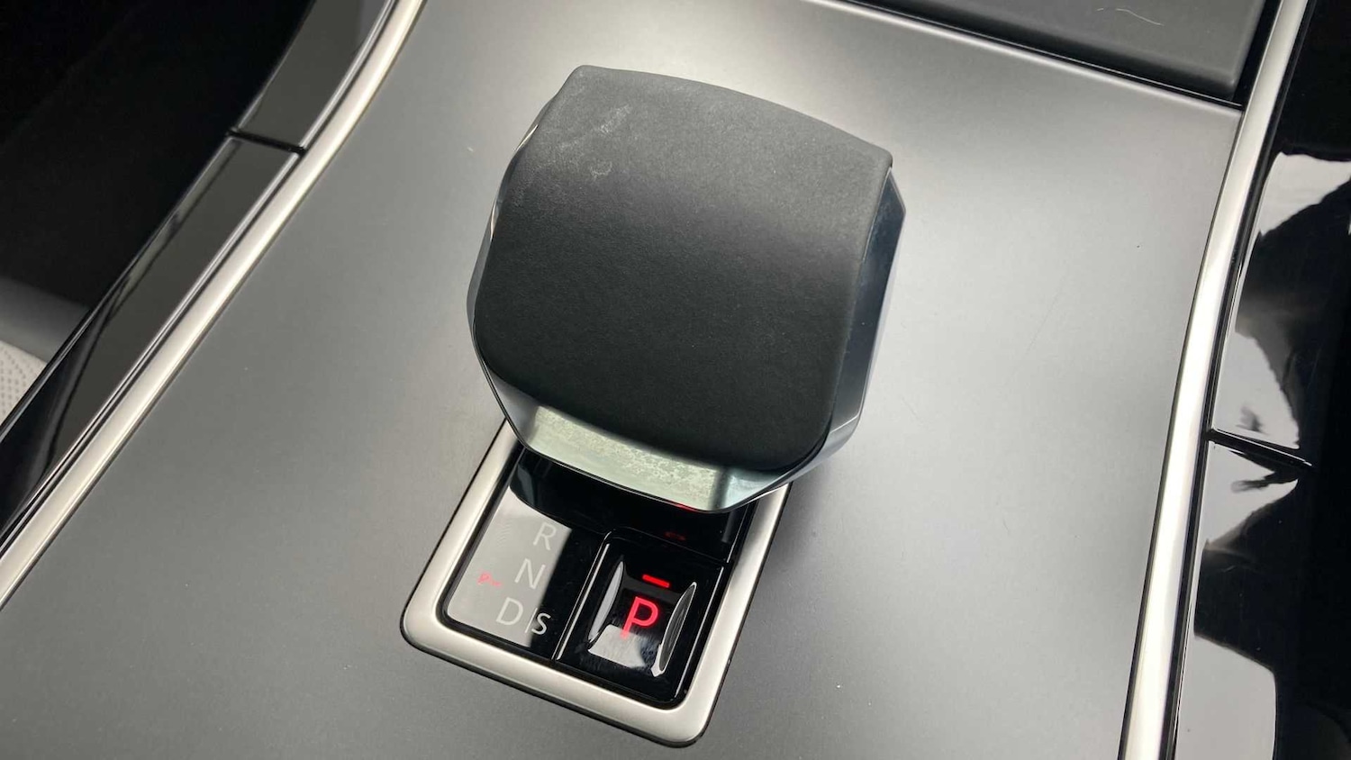 Used Land Rover Range Rover Velar 2024 for sale - 76460472: Photo 13