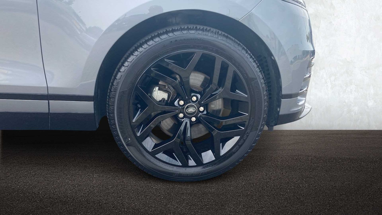 Used Land Rover Range Rover Velar 2024 for sale - 76460472: Photo 8