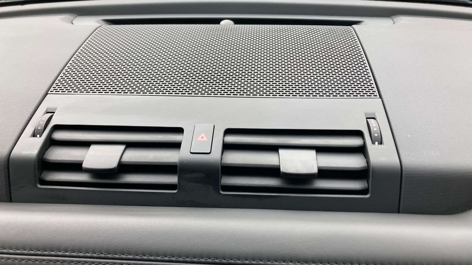 Used Land Rover Defender 2024 for sale - 76746084: Photo 30