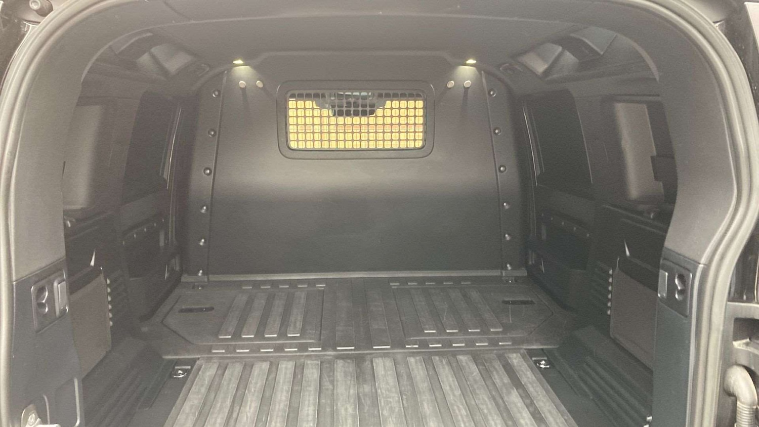 Used Land Rover Defender 2022 for sale - 76460020: Photo 10