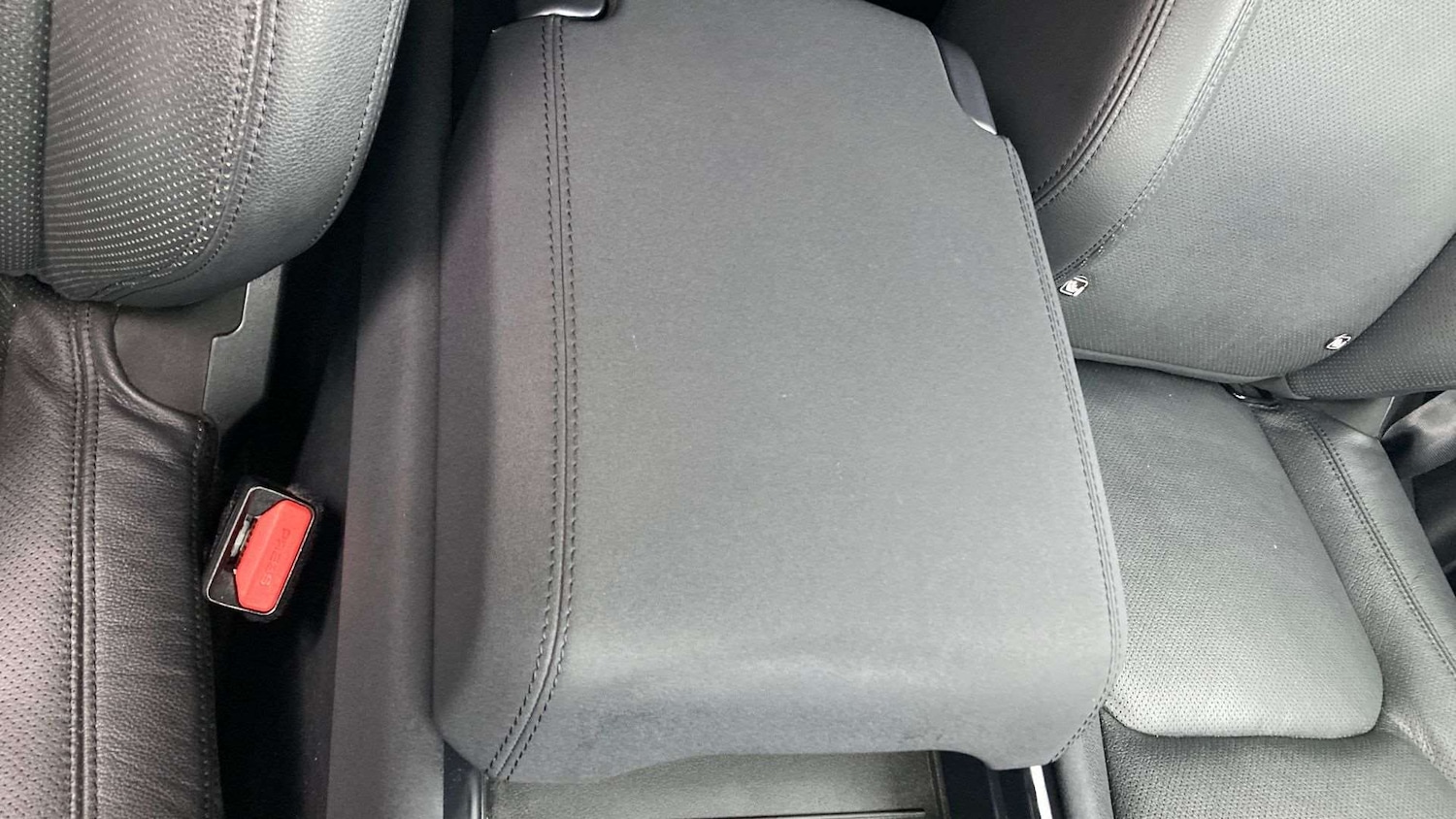 Used Land Rover Defender 2022 for sale - 76460020: Photo 18