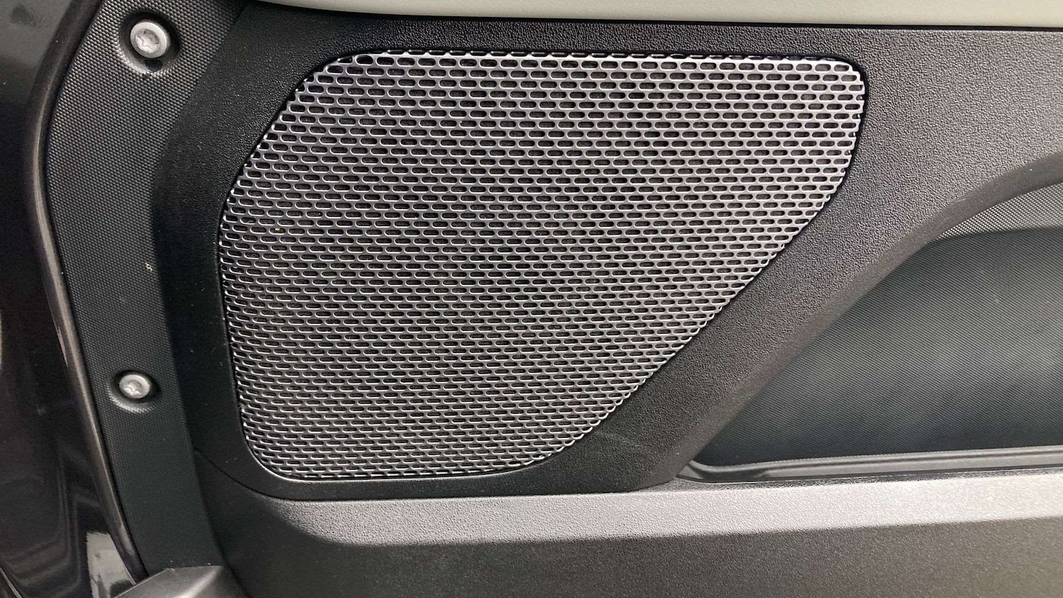 Used Land Rover Defender 2022 for sale - 76460020: Photo 24