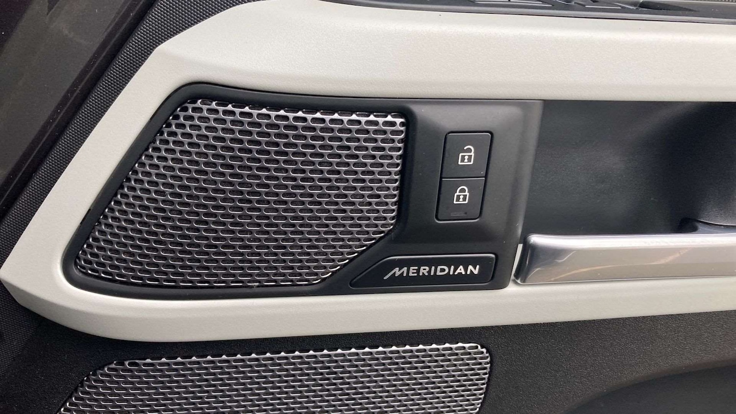 Used Land Rover Defender 2022 for sale - 76460020: Photo 25