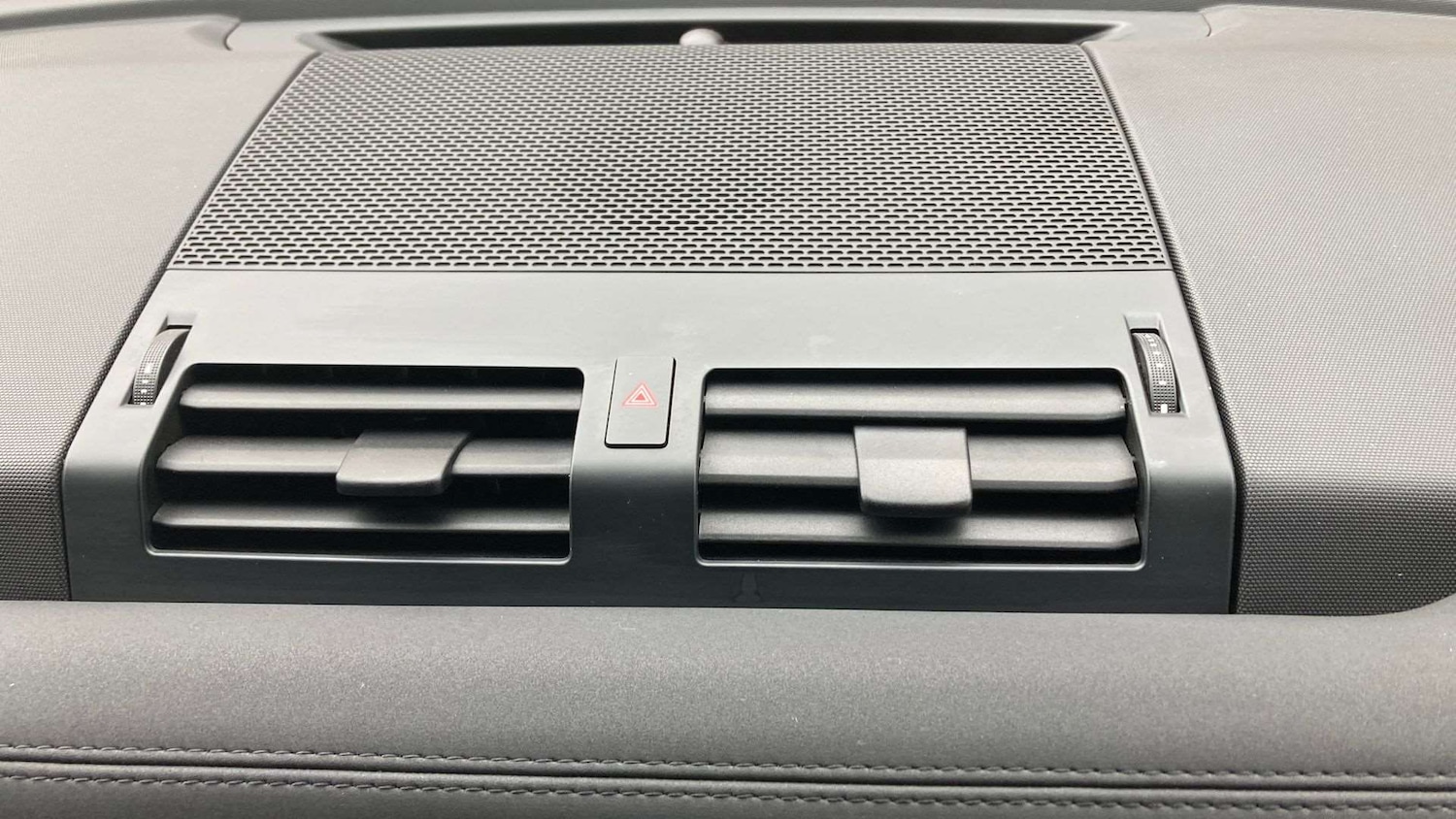 Used Land Rover Defender 2022 for sale - 76460020: Photo 31