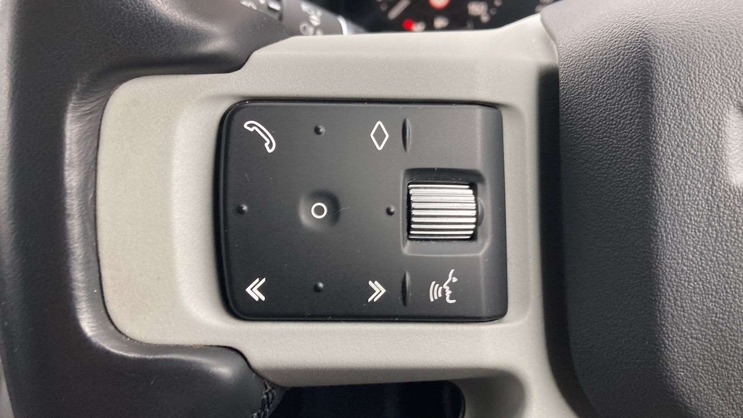 Used Land Rover Defender 2022 for sale - 76460020: Photo 32