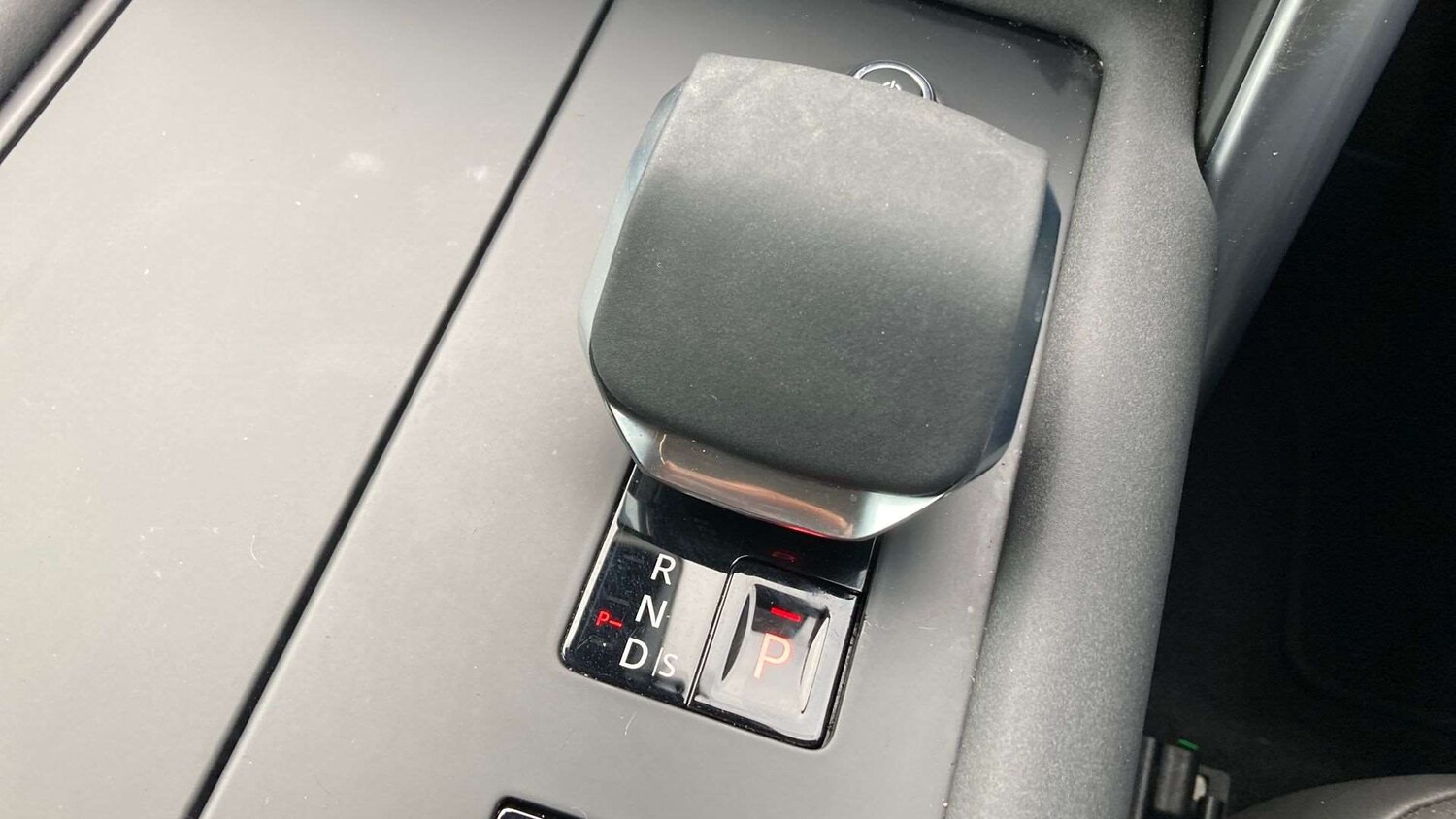 Used Land Rover Discovery 2024 for sale - 76827535: Photo 13