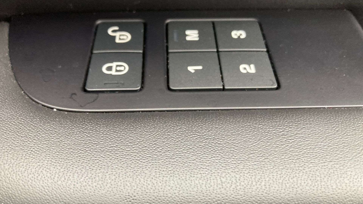 Used Land Rover Discovery 2020 for sale - 76672925: Photo 25