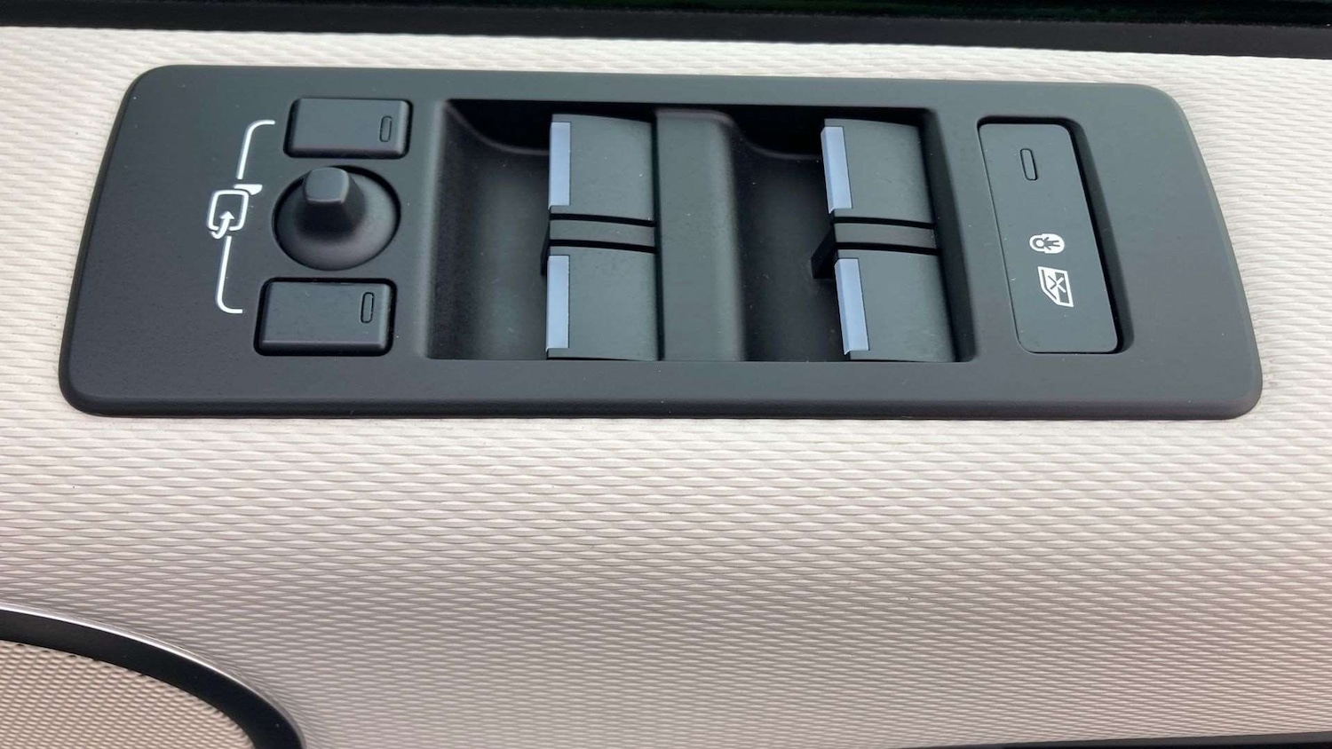 Used Land Rover Discovery 2024 for sale - 76827600: Photo 30