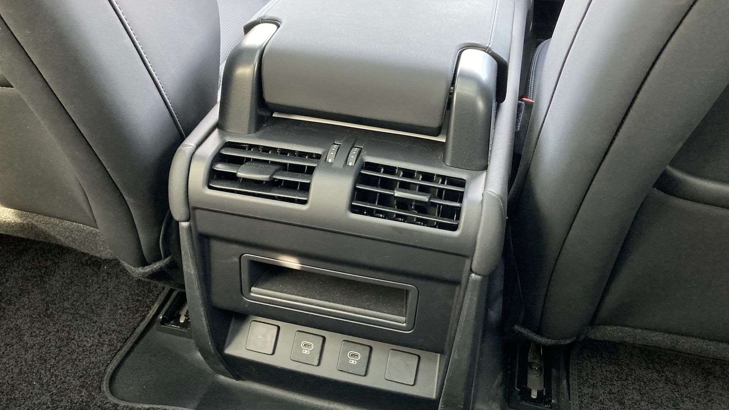 Used Land Rover Defender 2025 for sale - 76460149: Photo 18