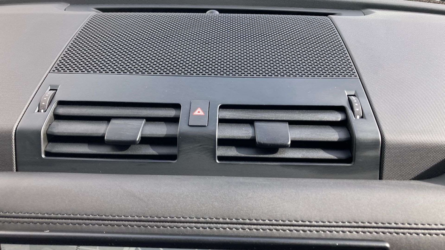 Used Land Rover Defender 2025 for sale - 76460149: Photo 27