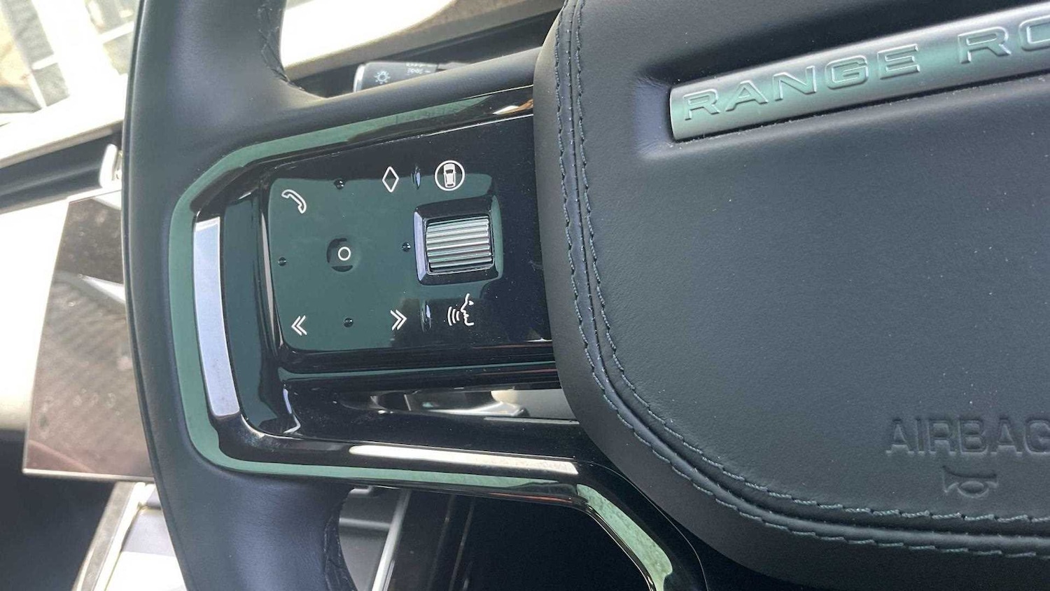 Used Land Rover Range Rover Evoque 2024 for sale - 77000123: Photo 21