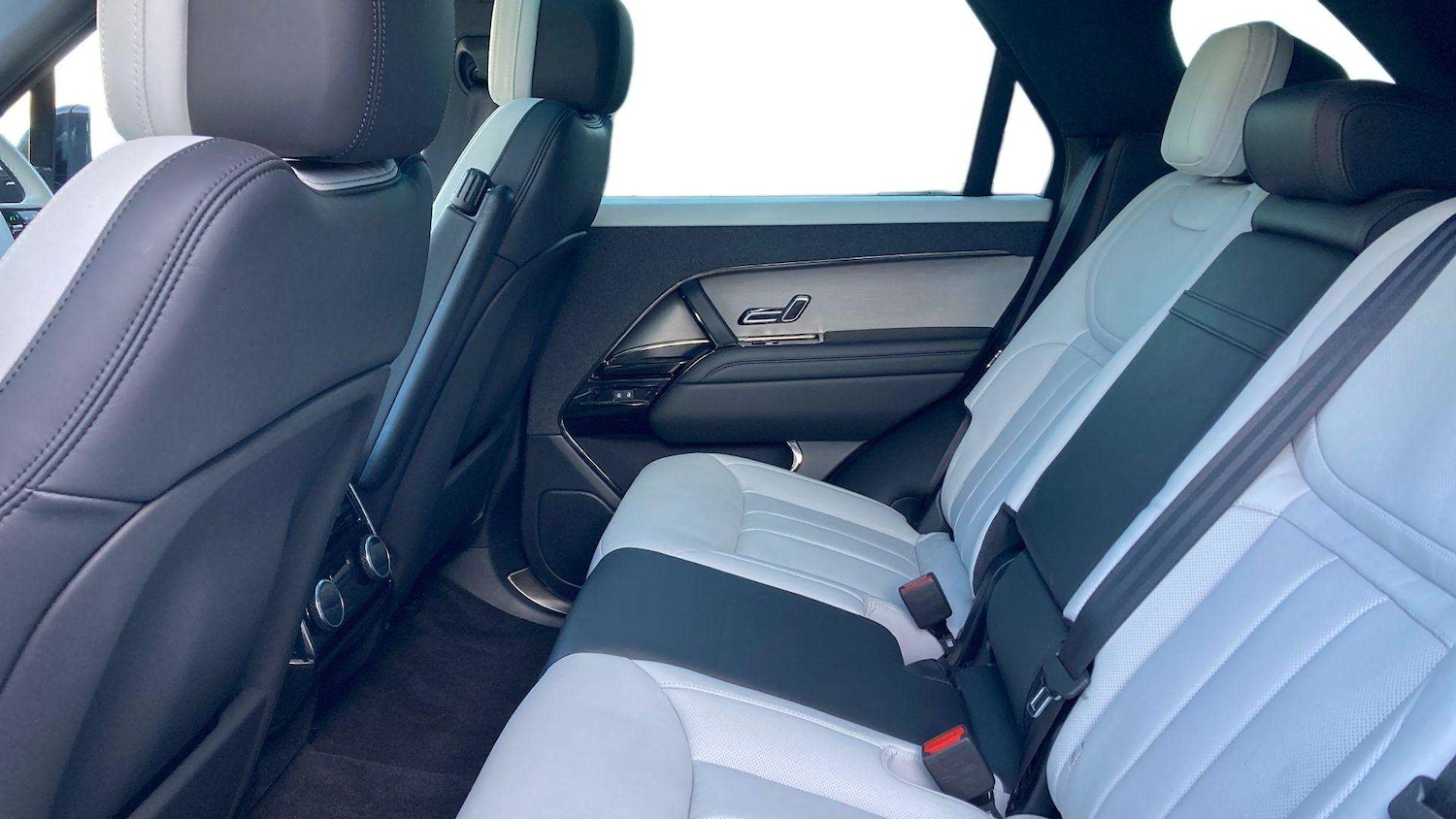 Used Land Rover Range Rover Sport 2024 for sale - 77928725: Photo 4