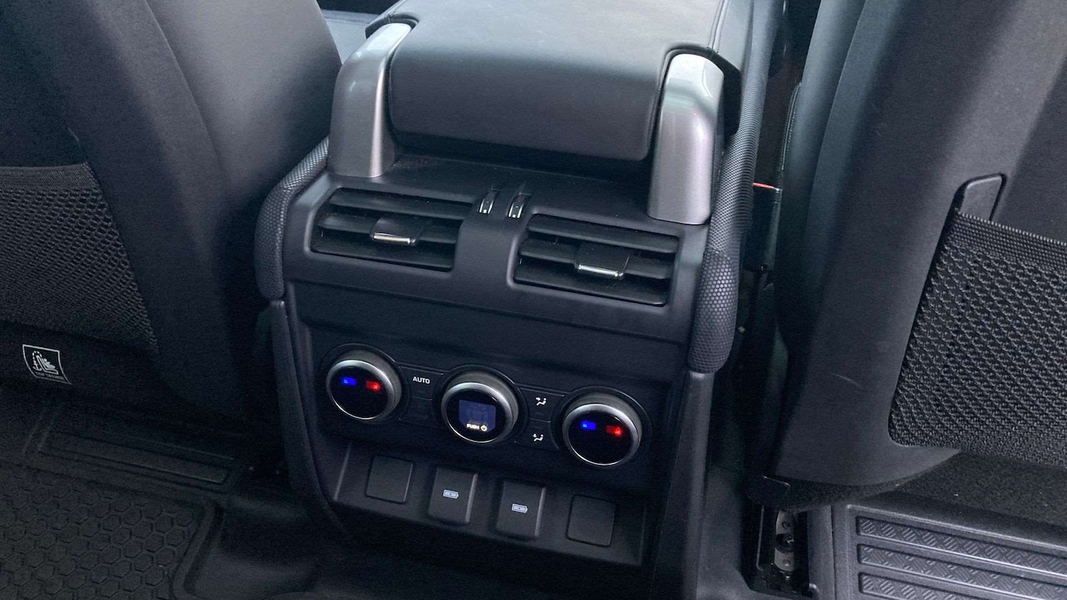 Used Land Rover Defender 2025 for sale - 76827647: Photo 18