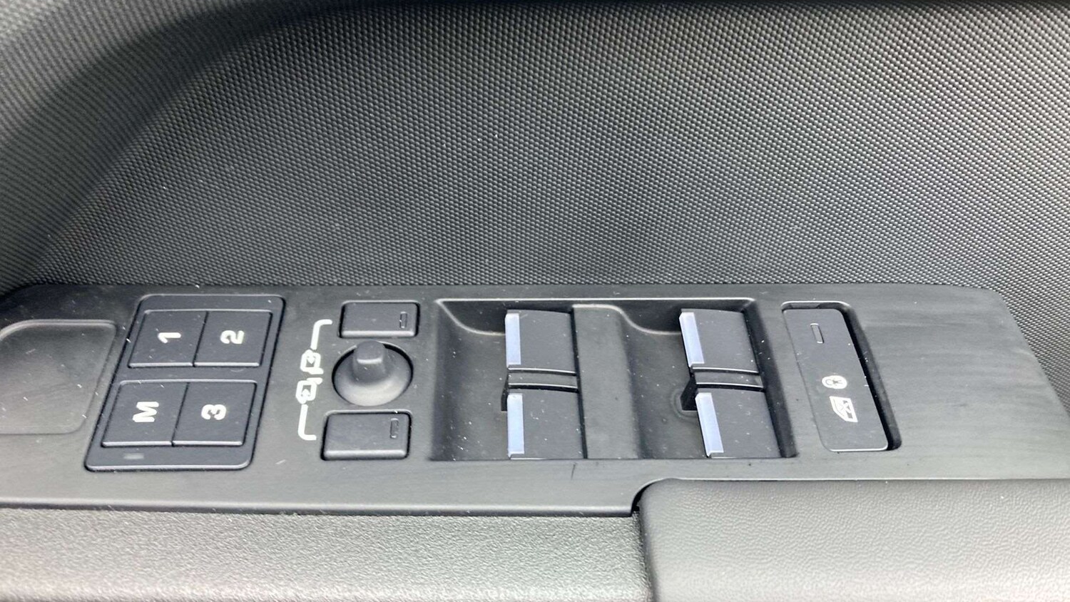 Used Land Rover Defender 2025 for sale - 76827647: Photo 23