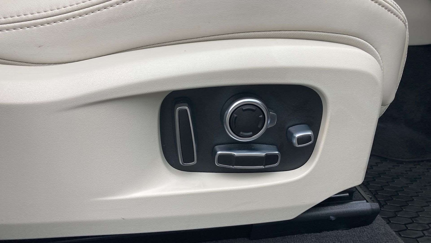 Used Jaguar F-Pace 2024 for sale - 76459875: Photo 23