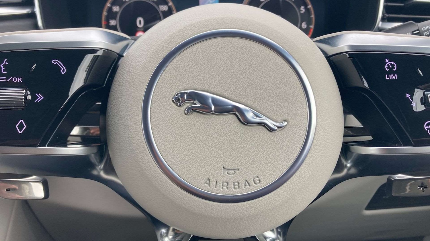 Used Jaguar F-Pace 2024 for sale - 76459875: Photo 31