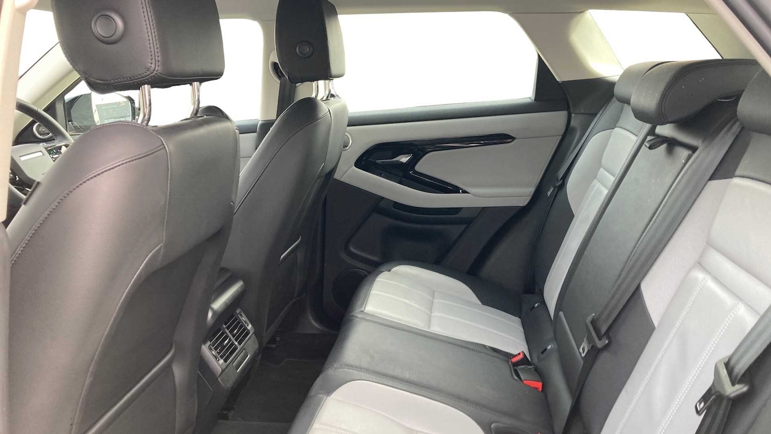 Used Land Rover Range Rover Evoque 2024 for sale - 77103160: Photo 4