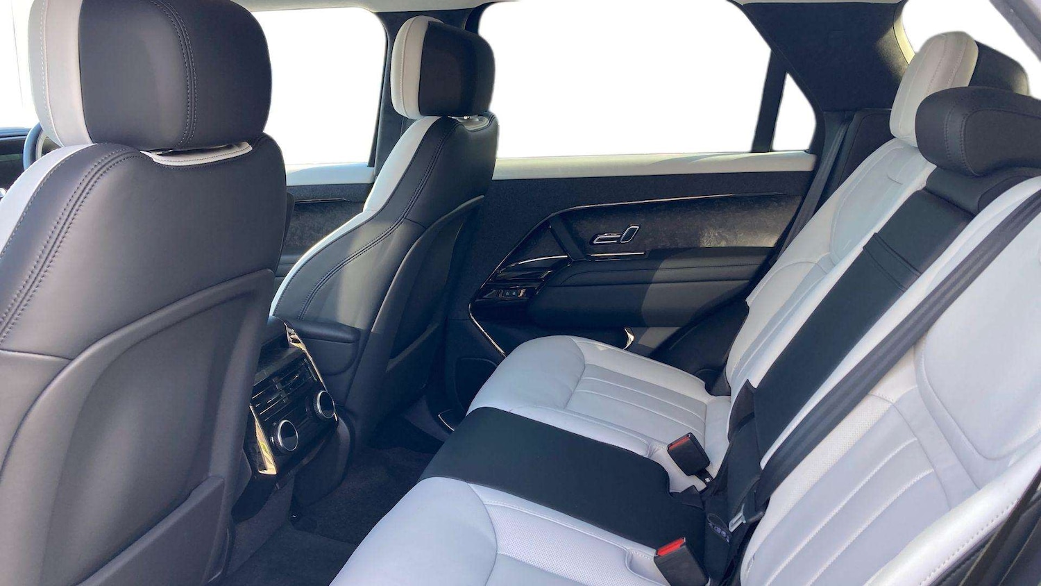 Used Land Rover Range Rover Sport 2024 for sale - 76459956: Photo 4