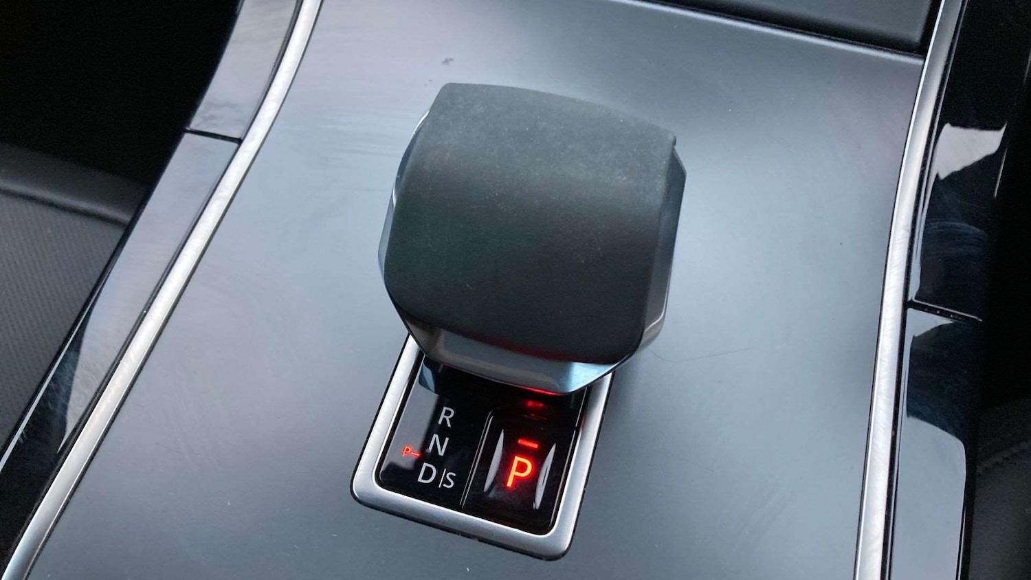 Used Land Rover Range Rover Velar 2023 for sale - 76460379: Photo 13