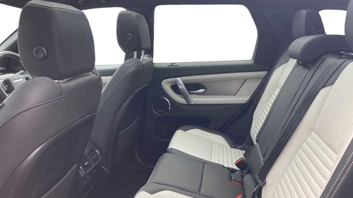 Used Land Rover Discovery Sport 2025 for sale - 76459883: Photo 4