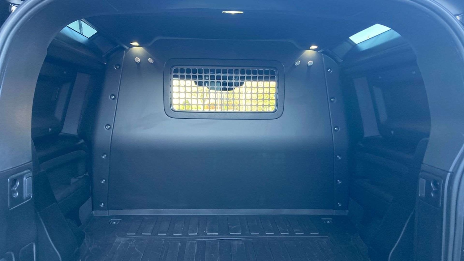 Used Land Rover Defender 90 2025 for sale - 76943476: Photo 10