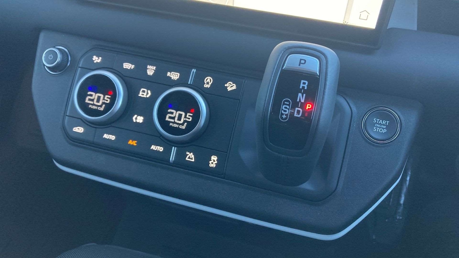 Used Land Rover Defender 90 2025 for sale - 76943476: Photo 13