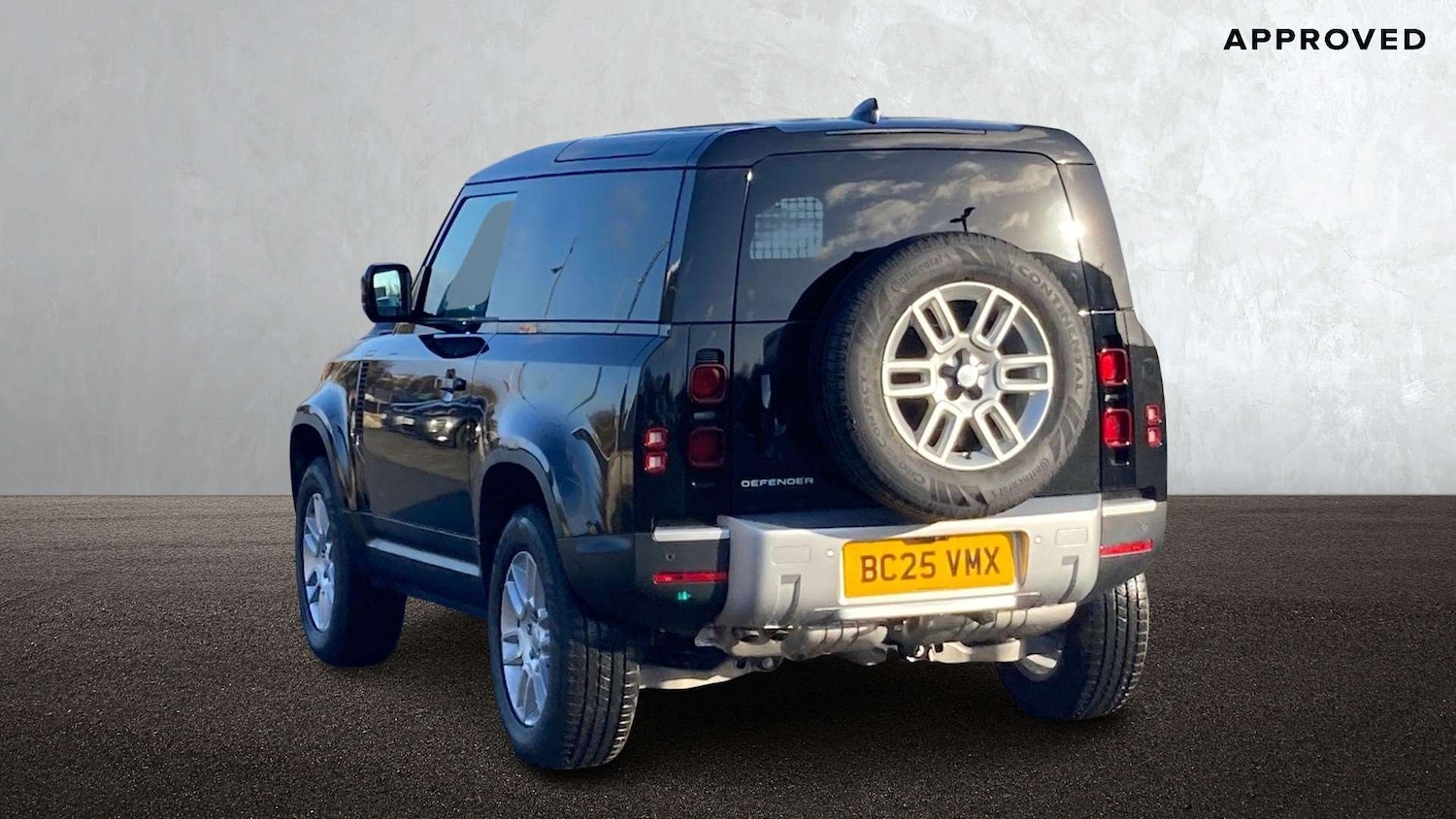 Used Land Rover Defender 2025 for sale - 76943476: Photo 2