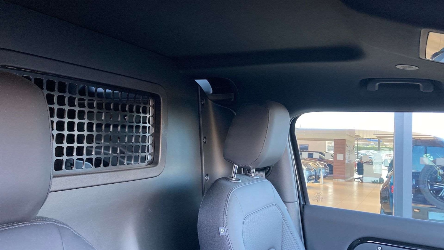 Used Land Rover Defender 90 2025 for sale - 76943476: Photo 21