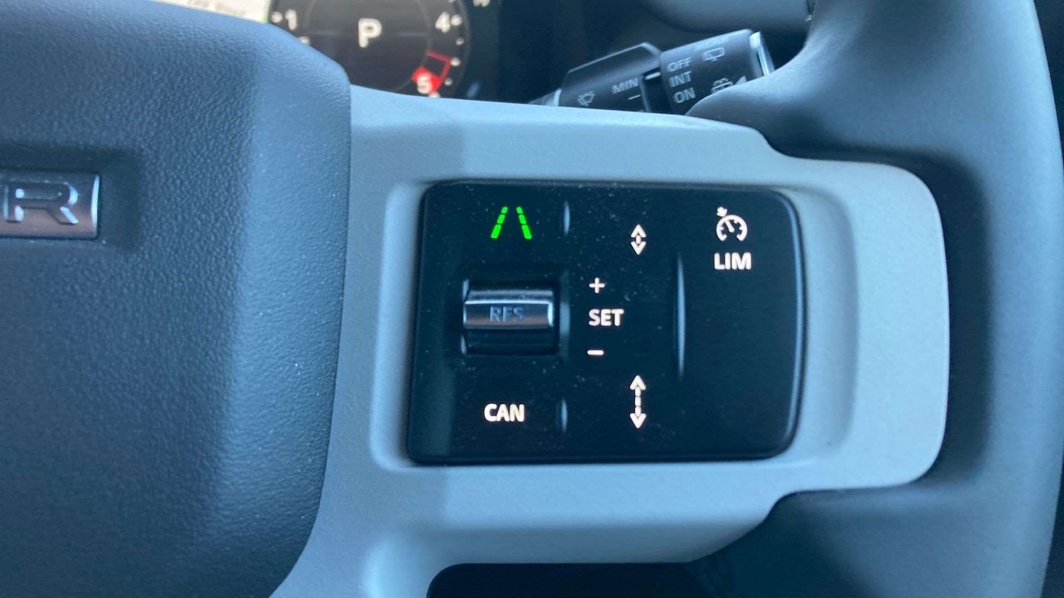 Used Land Rover Defender 90 2025 for sale - 76943476: Photo 32