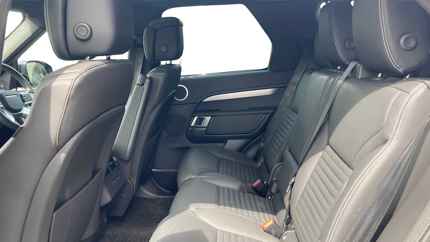 Used Land Rover Discovery 2025 for sale - 76460186: Photo 4