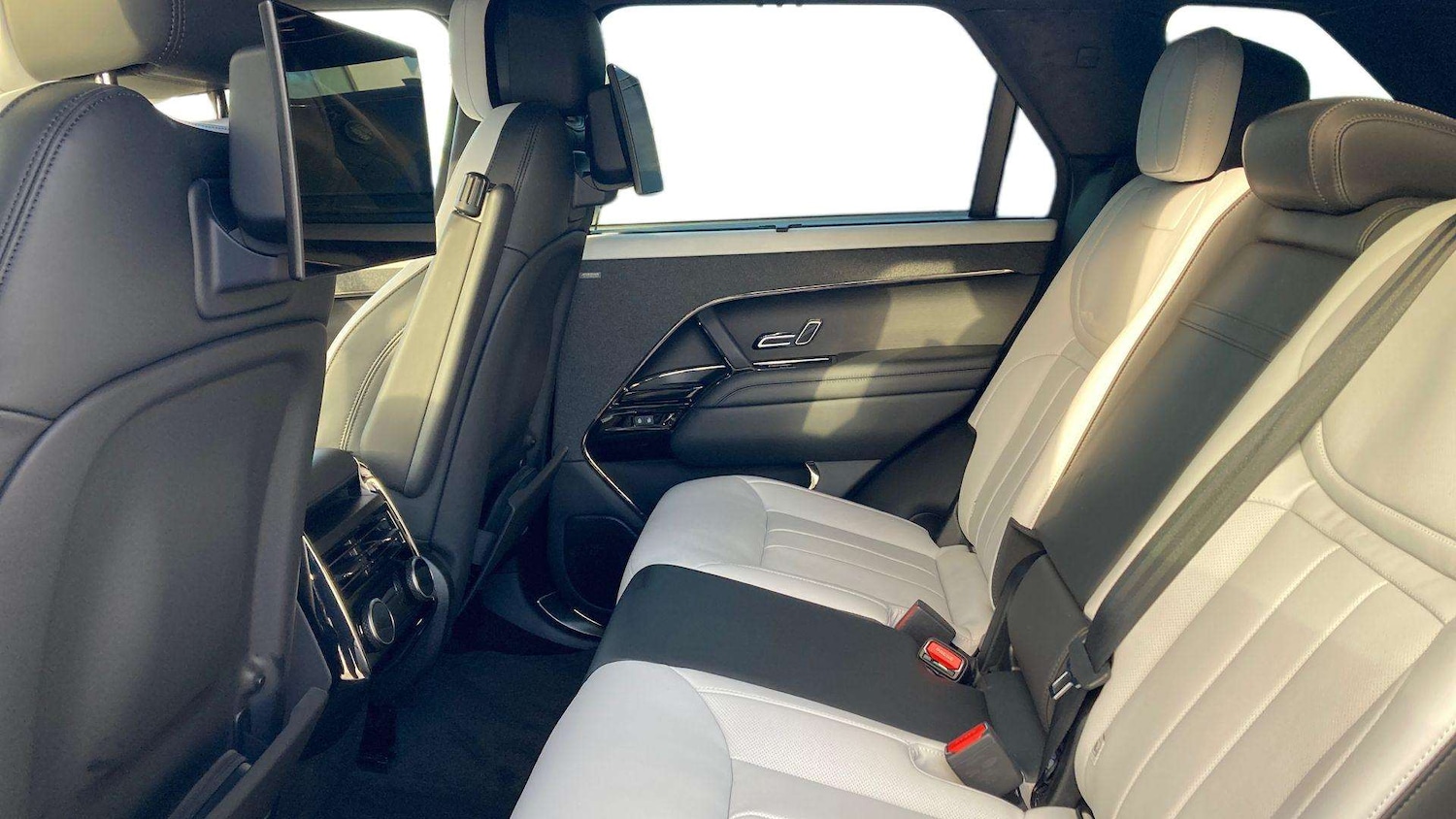 Used Land Rover Range Rover Sport 2024 for sale - 76460450: Photo 4