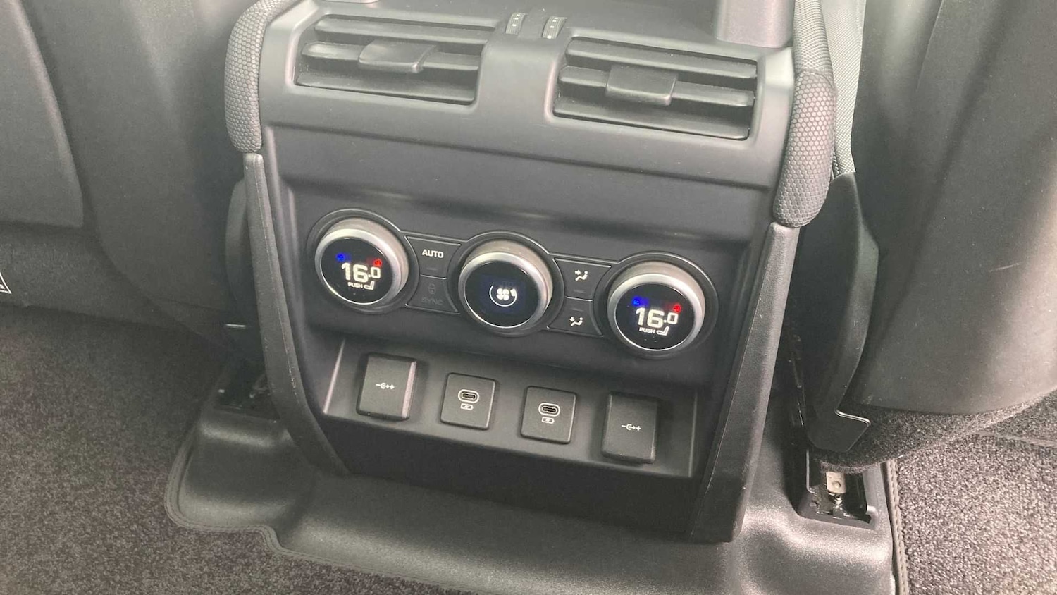 Used Land Rover Defender 2021 for sale - 76460492: Photo 18